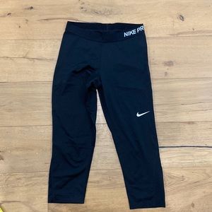 Women’s Nike Pro black cropped leggings - large